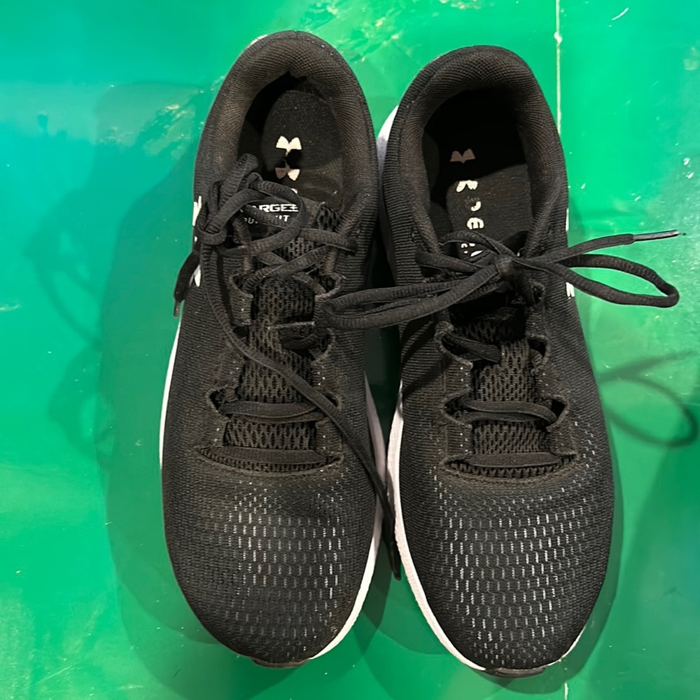 Sz 10 Men’s UA Charged Pursuit 2